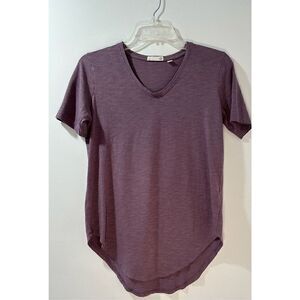 TASC women’s purple v-neck short sleeve t-shirt size XS.  #42-1044